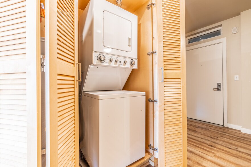 More Photos Of 4780 SE Milwaukie Ave, Portland Apartments For Sale