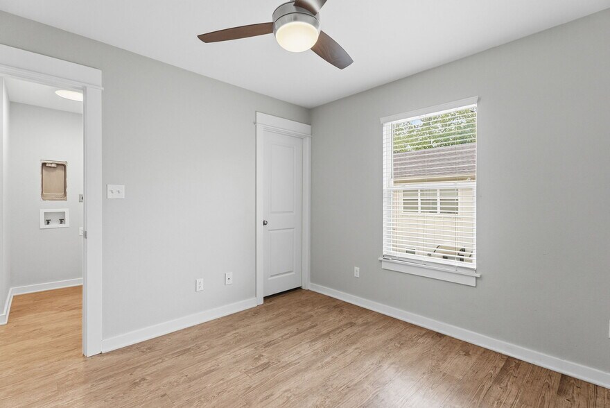 More Photos Of 307 N Henry St, Lindale Apartments For Sale