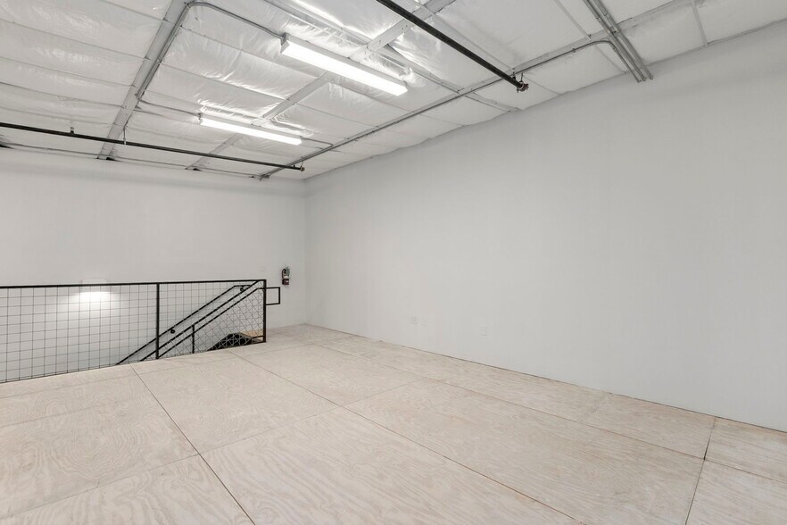 More Photos Of 7231 Stonewall Bnd, San Antonio Self Storage For Sale