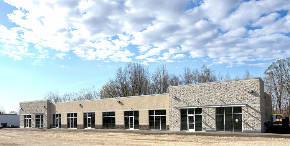 Primary Photo Of 983 Grant St, Fenton Showroom For Lease