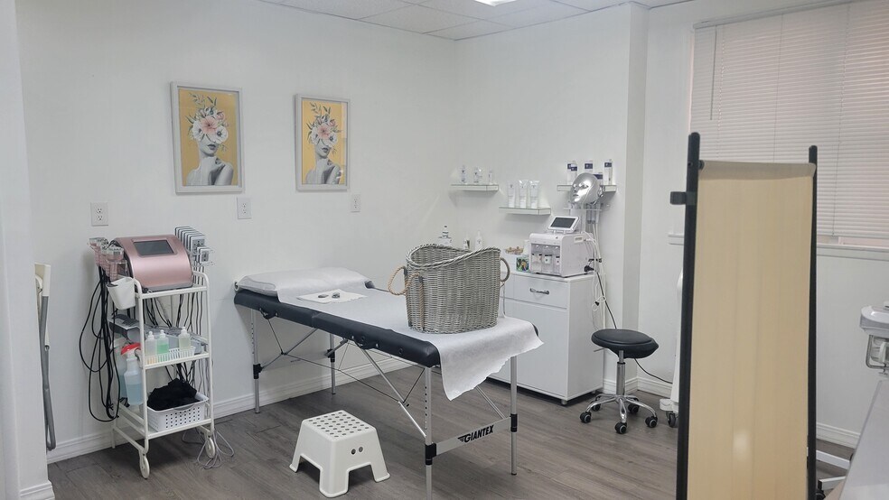 More Photos Of 365 Broadway, Amityville Medical For Lease