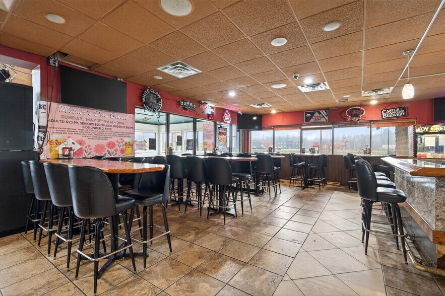 More Photos Of 17646 NE Central Ave, Ham Lake Restaurant For Sale