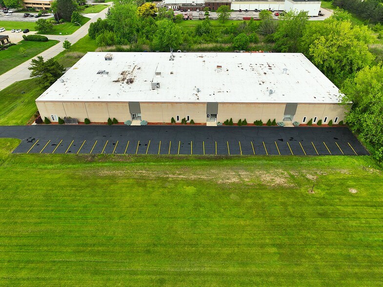 More Photos Of 29601-29607 Hall St, Solon Warehouse For Lease