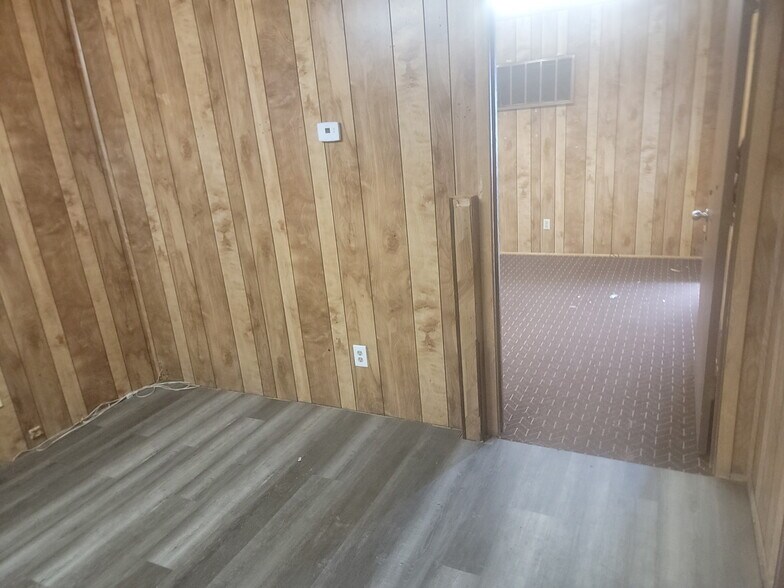 More Photos Of 1470 W Uzona Ave, Hildale Manufacturing For Lease