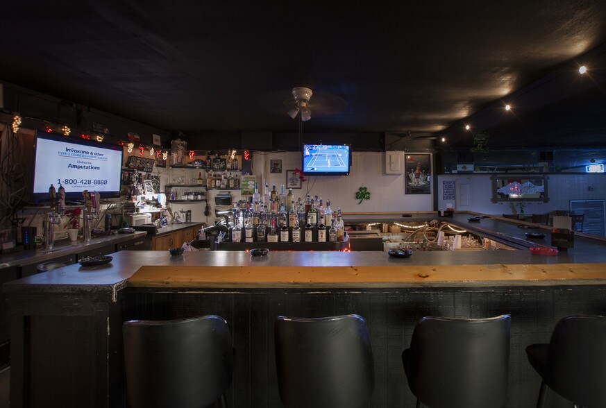 More Photos Of 5402 W US Highway 92, Plant City Bar For Sale