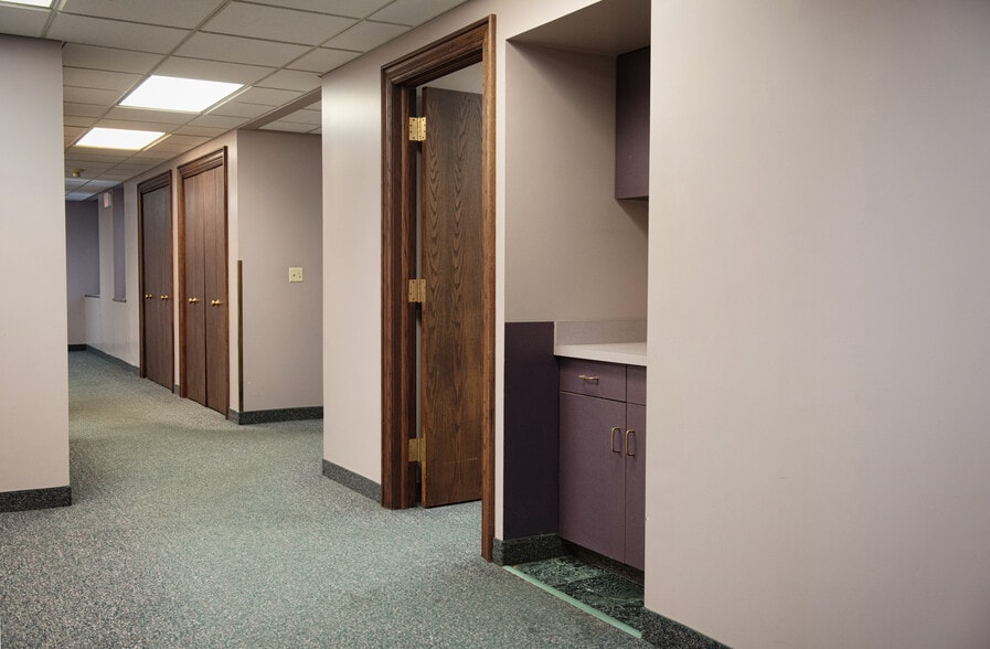 More Photos Of 6 W Federal St, Youngstown Office For Sale