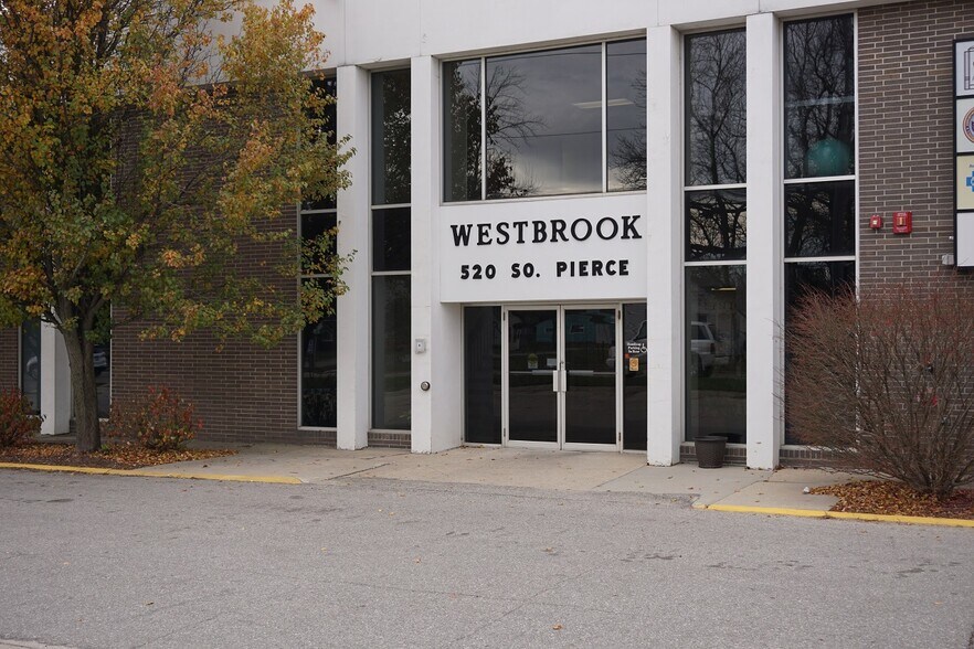 More Photos Of 520 S Pierce Ave, Mason City Medical For Sale