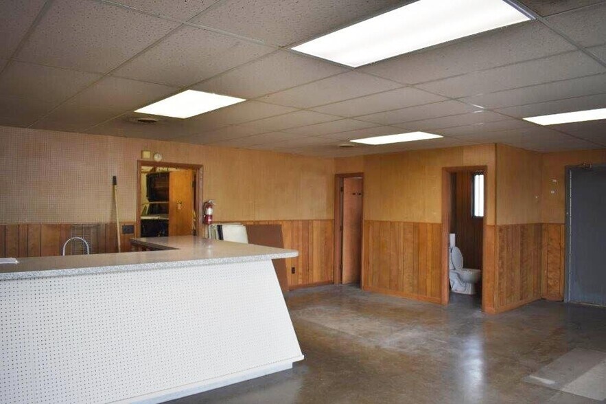 More Photos Of 3379 E Stone Dr, Kingsport Flex For Sale