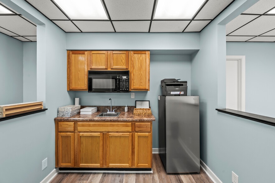 More Photos Of 808-810 W Main St, Jamestown Auto Repair For Sale