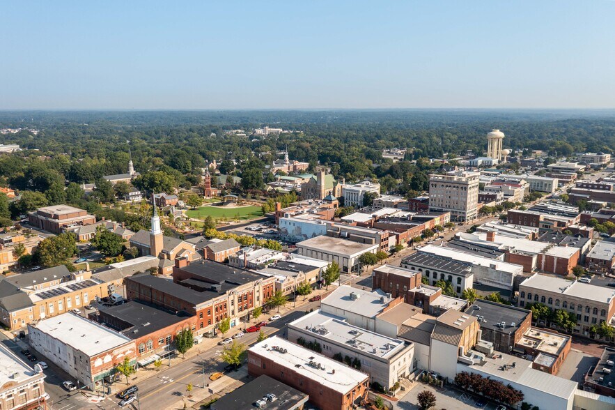More Photos Of 115 S Jackson St, Salisbury Restaurant For Lease