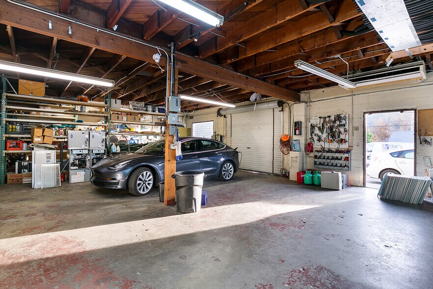 More Photos Of 1550 Victory Blvd, Glendale Office For Sale