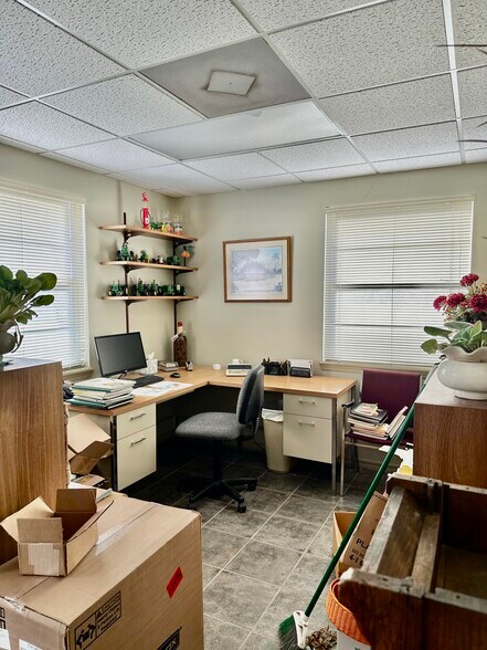 More Photos Of 465 E Collins St, Umatilla Light Manufacturing For Lease