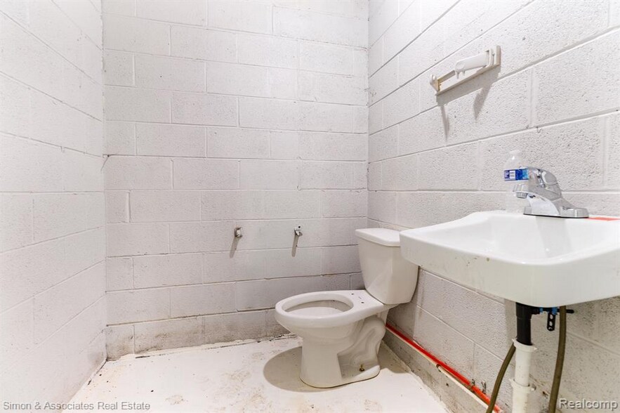 More Photos Of 18090 Mount Elliott St, Detroit Warehouse For Sale