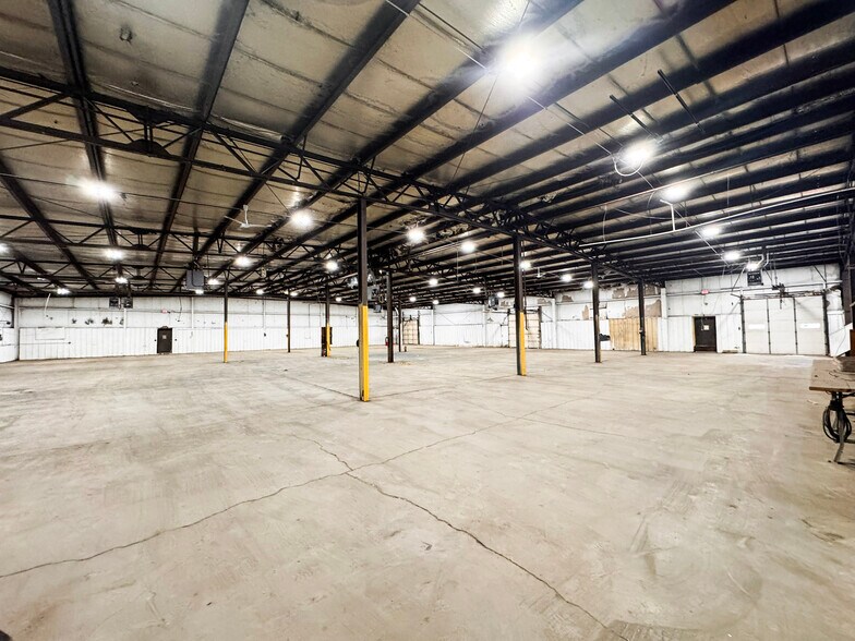 More Photos Of 848 E Commercial Ave, Whitewater Manufacturing For Sale