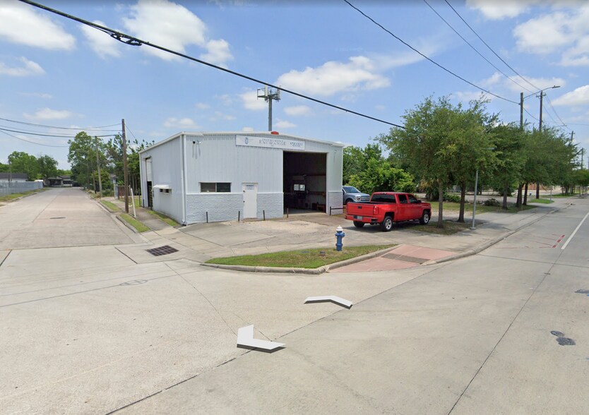 More Photos Of 4501 Harrisburg Blvd, Houston Showroom For Sale