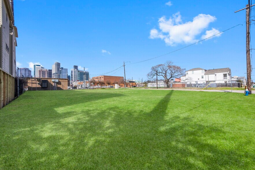 More Photos Of 2416 Lamar Street, Houston Land For Sale