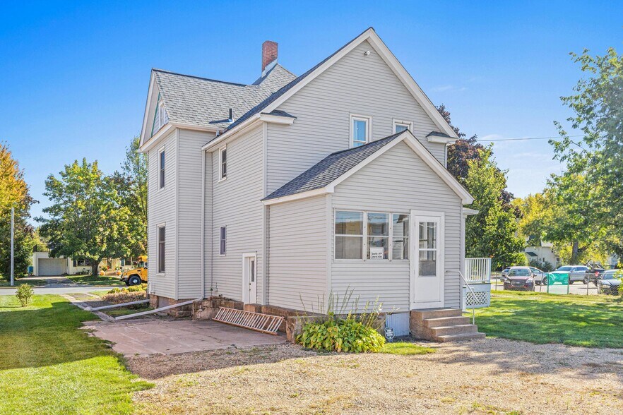 More Photos Of 227 S Arch Ave, New Richmond Office For Sale