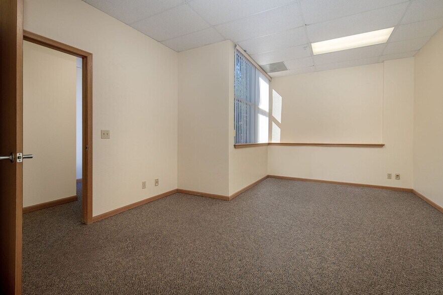 More Photos Of 350 Crown Point Cir, Grass Valley Office For Lease