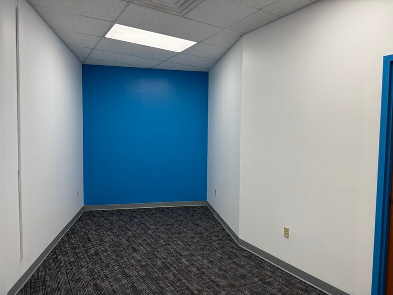 More Photos Of 959 N Main St, Providence Office For Lease