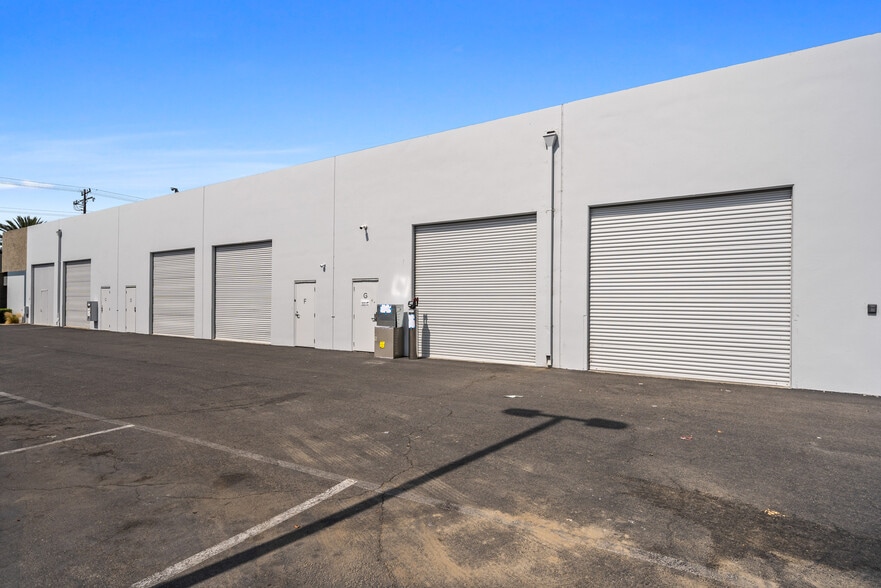 More Photos Of 1200 N Jefferson St, Anaheim Showroom For Sale