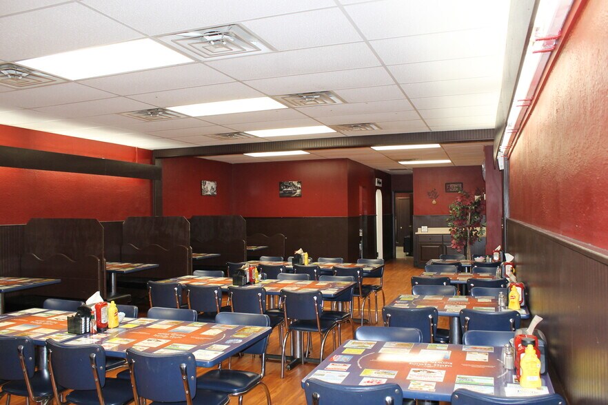 More Photos Of 145 S Main St, Saint Clair Specialty For Lease