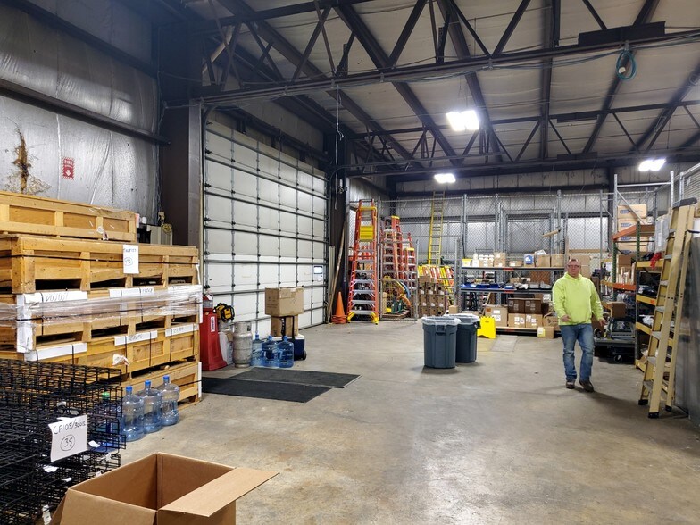 More Photos Of 255 Enterprise Dr, Lewis Center Warehouse For Lease
