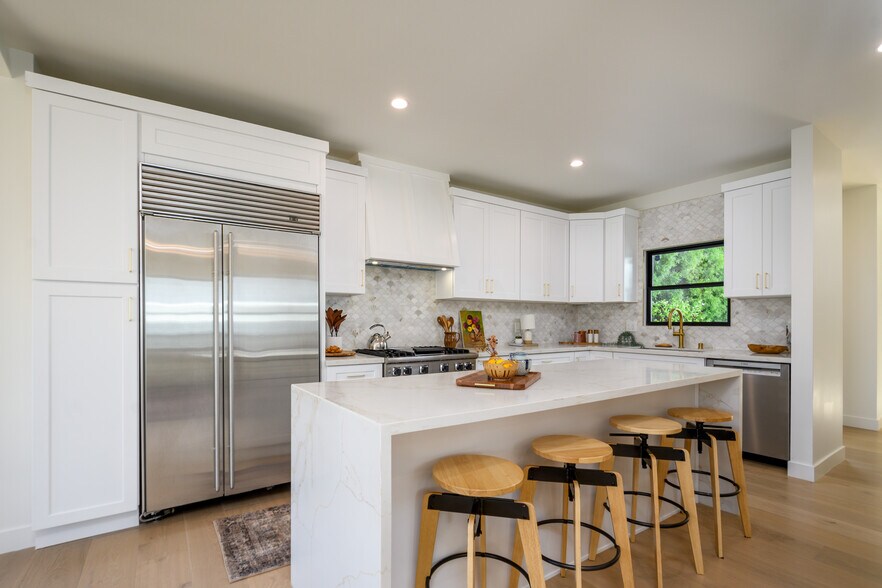 More Photos Of 223 Howland Canal, Venice Multifamily For Sale