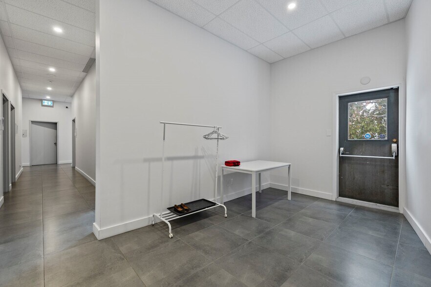 More Photos Of 10410 Boul Gouin O, Roxboro Office For Sale
