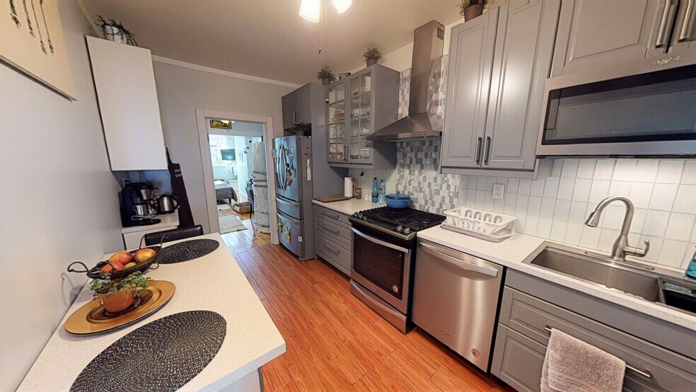 More Photos Of 46 Sutton St, Brooklyn Apartments For Sale