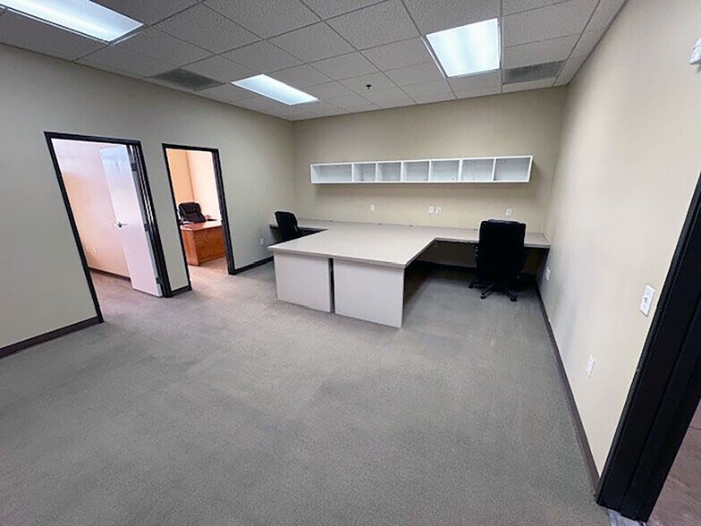More Photos Of 77980 Wildcat Dr, Palm Desert Warehouse For Lease