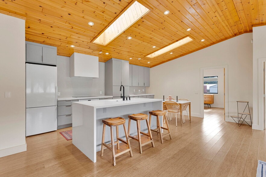 More Photos Of 614 W Fairway Blvd, Big Bear City Warehouse For Sale