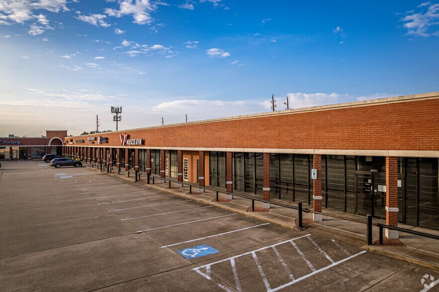 More Photos Of 11925 Southwest Fwy, Stafford Unknown For Lease