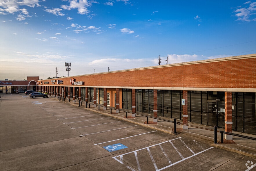 More Photos Of 11925 Southwest Fwy, Stafford Unknown For Lease