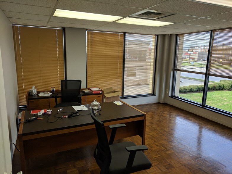 More Photos Of 2692 Richmond Rd, Lexington Office For Lease