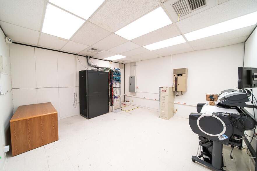 More Photos Of 1550 N Norma St, Ridgecrest Office For Lease