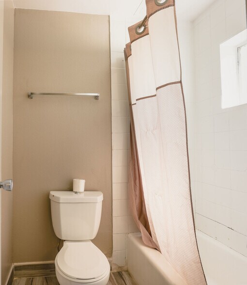 More Photos Of 1350 W Main St, Barstow Hotel For Sale