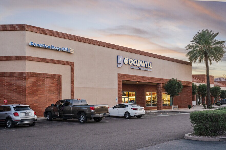 More Photos Of 575-725 W Warner Rd, Tempe General Retail For Lease