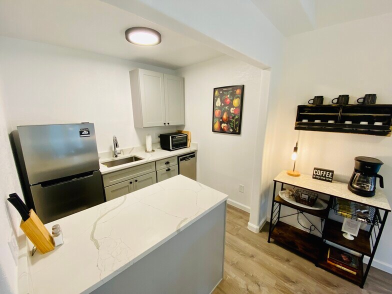More Photos Of 104 Scudder Ln, Wimberley Hotel For Sale