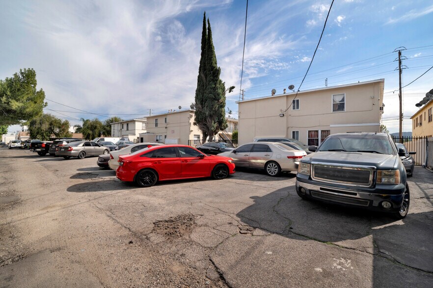 More Photos Of 17007-17013 Vanowen St, Van Nuys Apartments For Sale
