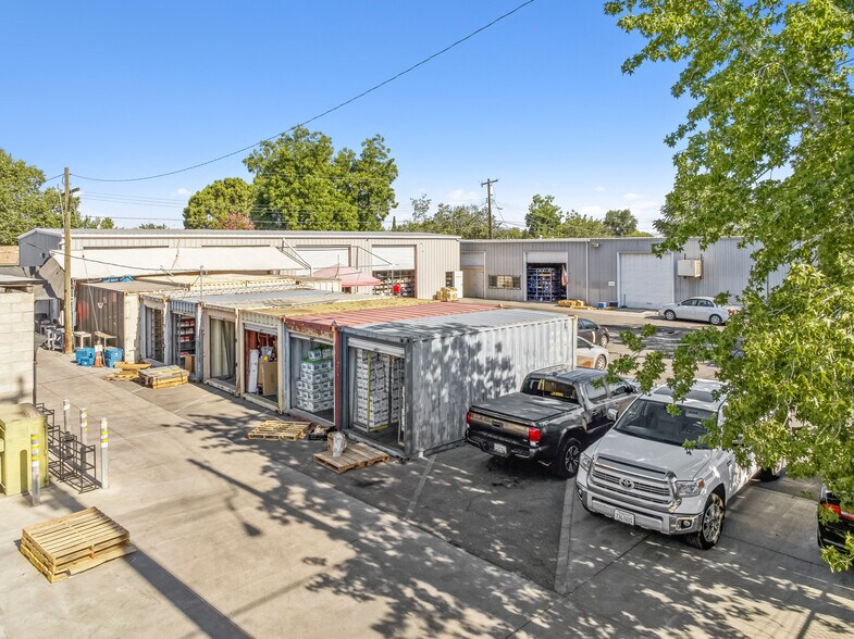 More Photos Of 133 V St, Bakersfield Warehouse For Sale