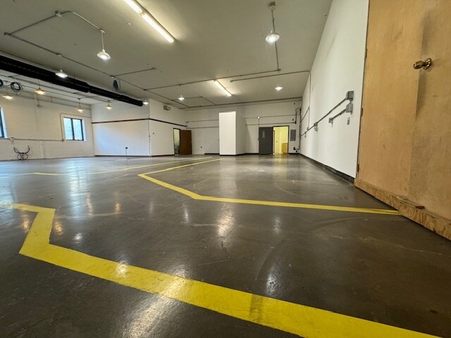 More Photos Of 8 Maple Dr, Monroe Warehouse For Lease