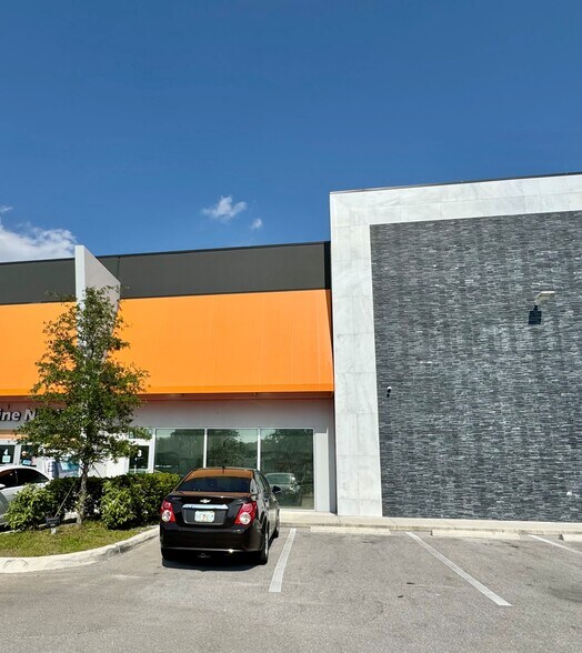 More Photos Of 6100 Shirley St, Naples Industrial For Lease