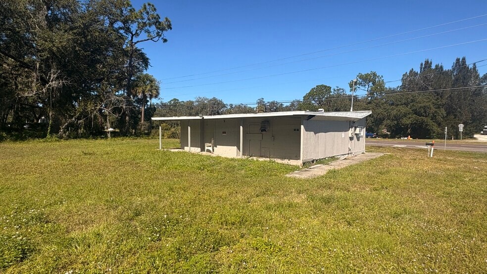 More Photos Of 15200 E Colonial Dr, Orlando Bar For Sale