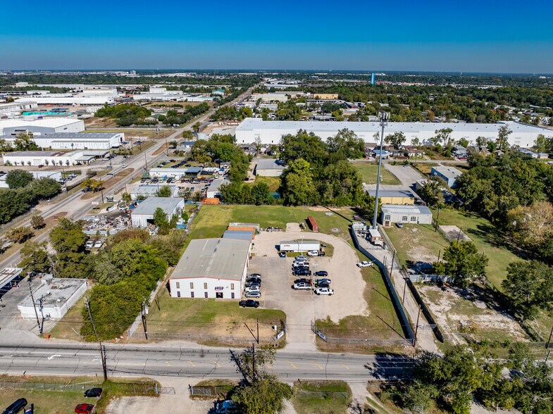 More Photos Of 7150 Breen Dr, Houston Warehouse For Sale