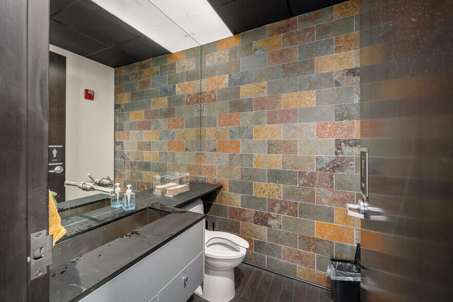 More Photos Of 3016 Locust St, Saint Louis Loft Creative Space For Lease