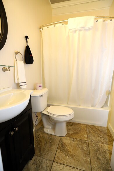 More Photos Of 138 Cross St, Brighton Hotel For Sale