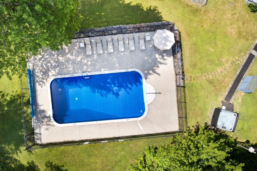 More Photos Of 344 Vt Route 100, West Dover Hotel For Sale