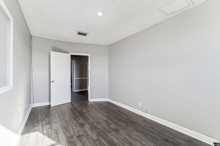 More Photos Of 715 McDuff Ave, Jacksonville Storefront Retail Residential For Sale