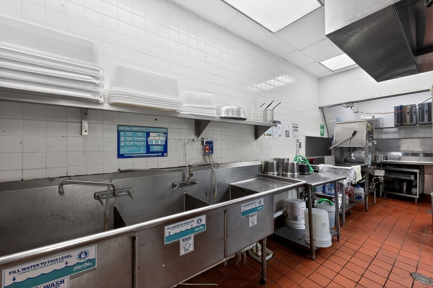 More Photos Of 3625 Hillsborough St, Raleigh Restaurant For Lease