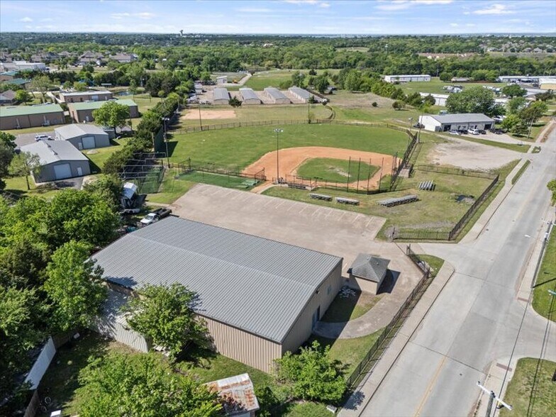 More Photos Of 505 County Line Rd, Rockwall Flex For Sale